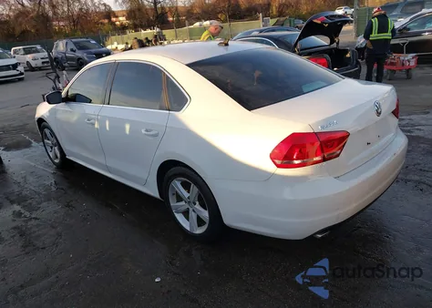 2012 Volkswagen Passat 2.5L Se z USA, uszkodzony, nr VIN 1VWBP7A34CC103833
